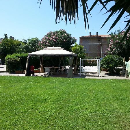 Garden Basement - Seminterrato Max 4 Ospiti - Fiumicino Vicino Aeroporto E Fiera Apartment Exterior photo