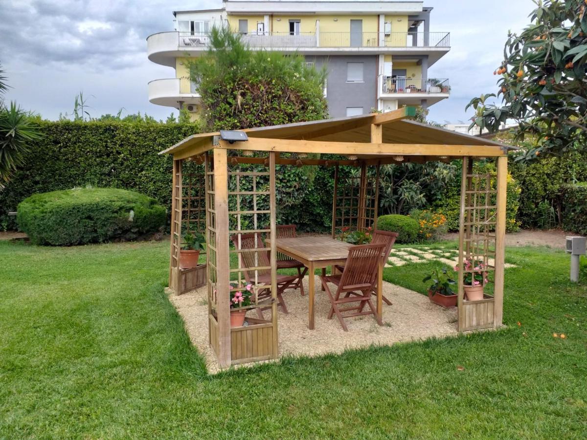 Garden Basement - Seminterrato Max 4 Ospiti - Fiumicino Vicino Aeroporto E Fiera Apartment Exterior photo