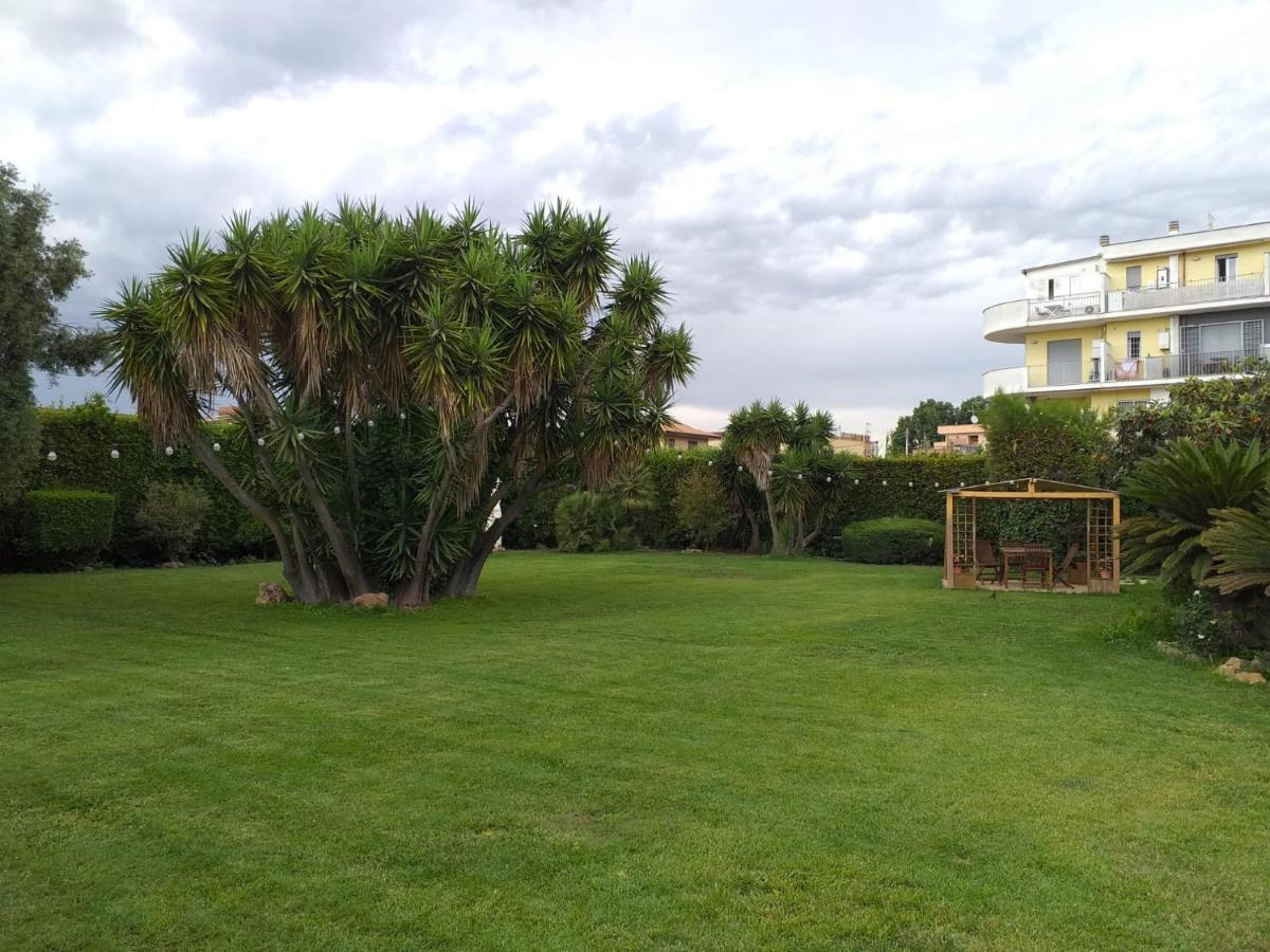 Garden Basement - Seminterrato Max 4 Ospiti - Fiumicino Vicino Aeroporto E Fiera Apartment Exterior photo