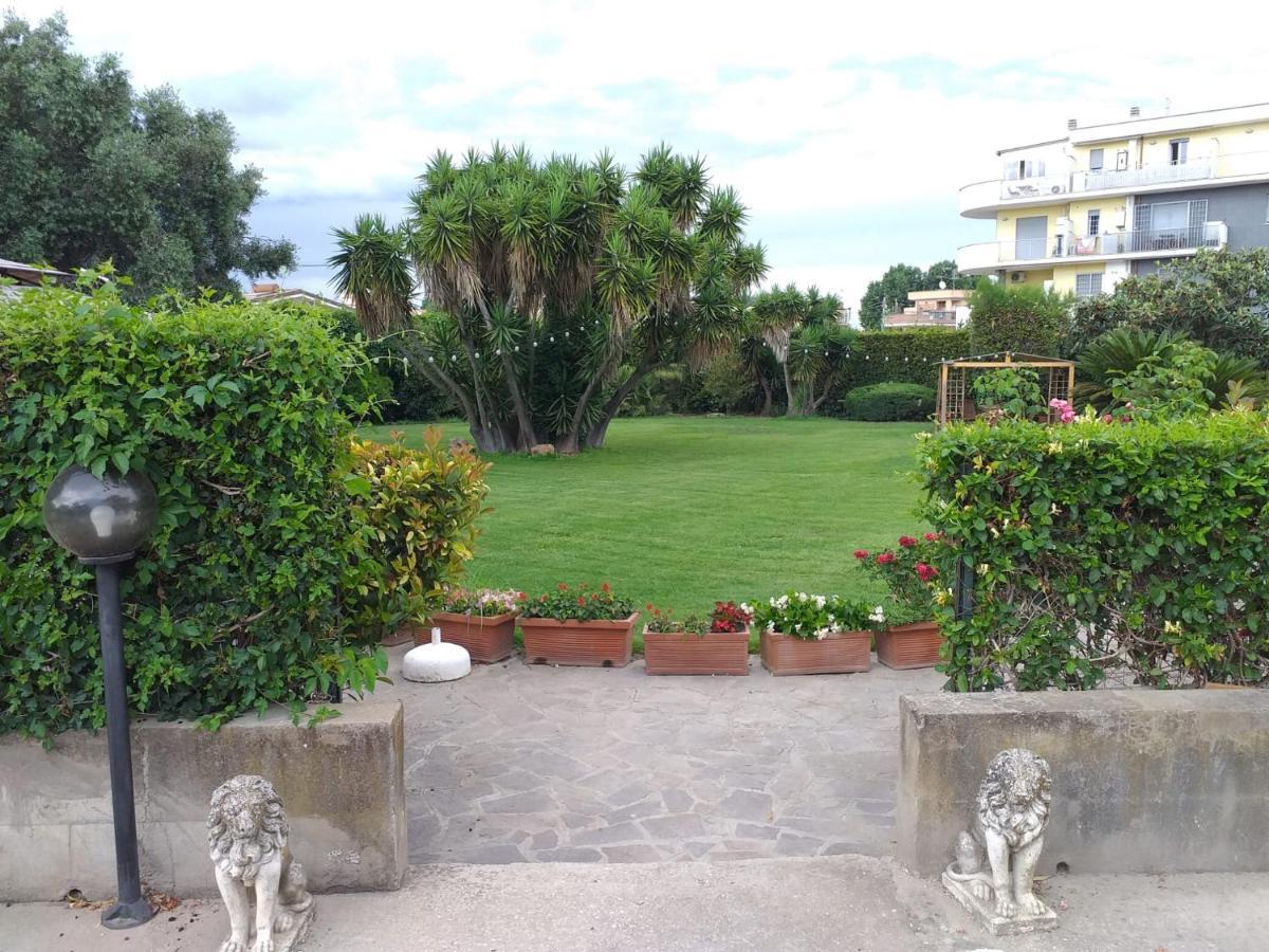 Garden Basement - Seminterrato Max 4 Ospiti - Fiumicino Vicino Aeroporto E Fiera Apartment Exterior photo