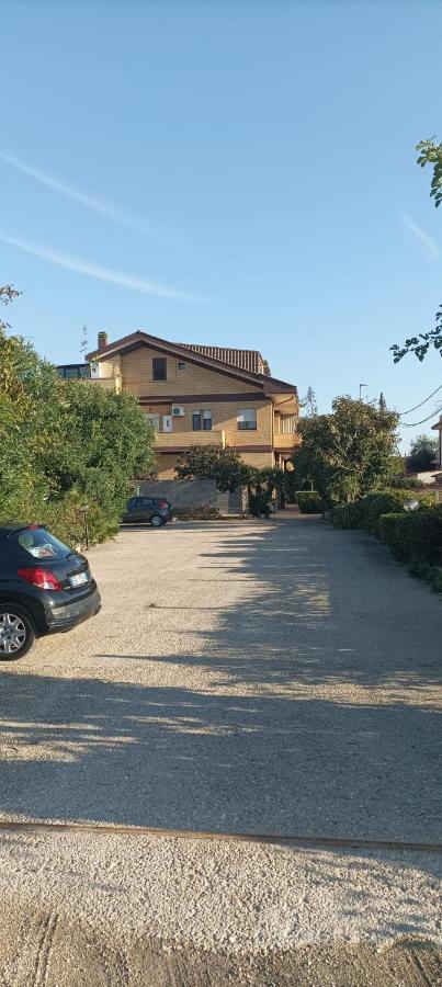 Garden Basement - Seminterrato Max 4 Ospiti - Fiumicino Vicino Aeroporto E Fiera Apartment Exterior photo